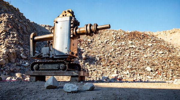 Pourquoi le marteau brise roche BRH est essentiel en démolition